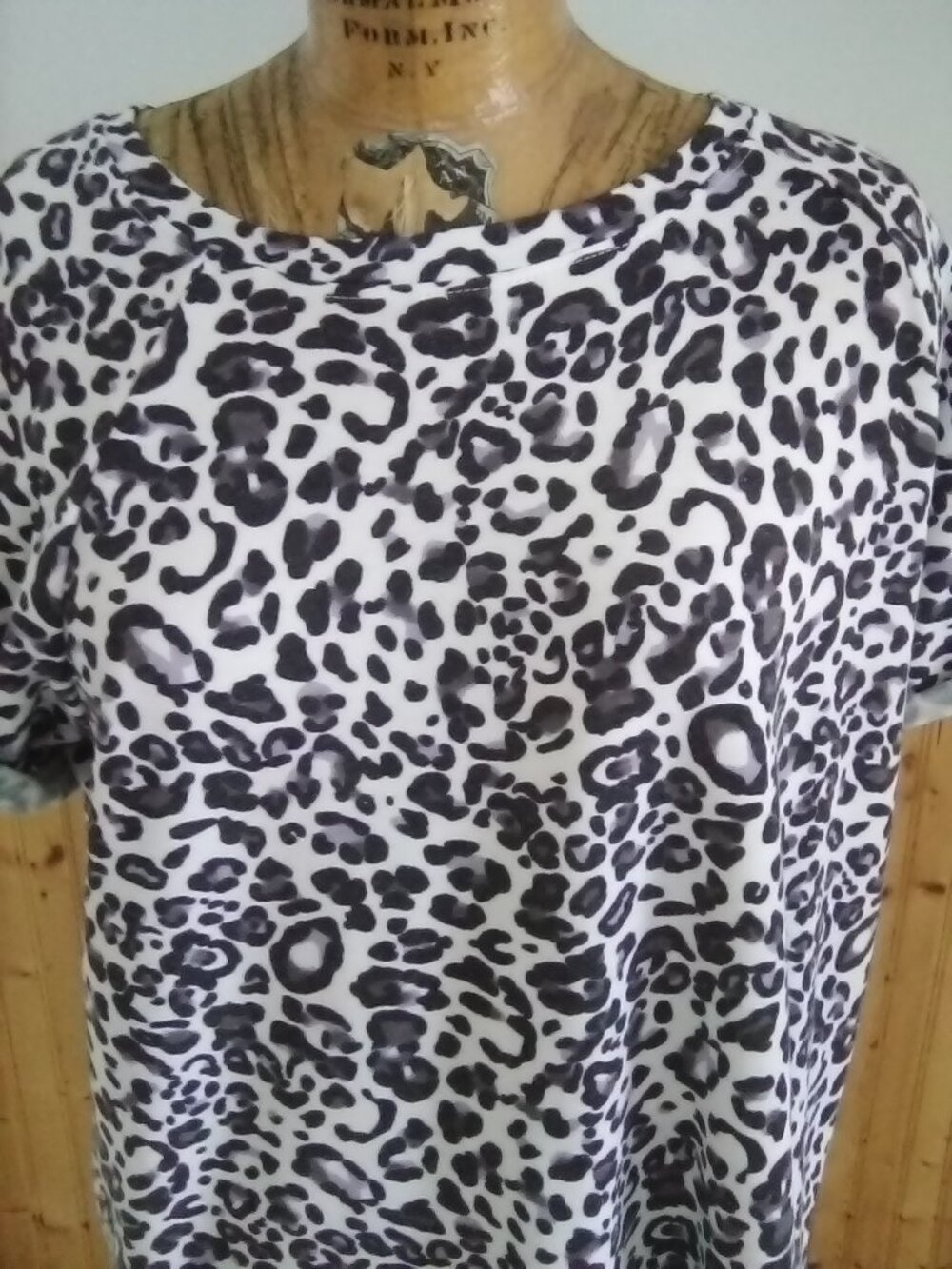 Black Leopard Print  XL